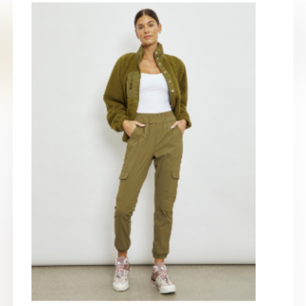 NWT Carbon38 Cargo Jogger in Olive/Khaki Green - Medium